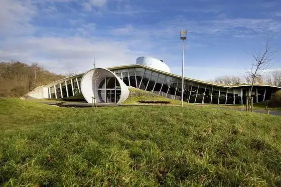 Vooraanzicht van Bezoekerscentrum De Hoep